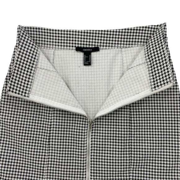 Houndstooth Zipper Front Black and White Body Con Mini Skirt by Forever 21 - Picture 4 of 12